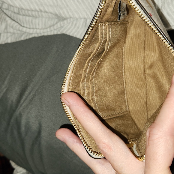 Coach RARE corner zip wristlet in ivory chalk with ornament print NWT 4x6. EN - Picture 10 of 12